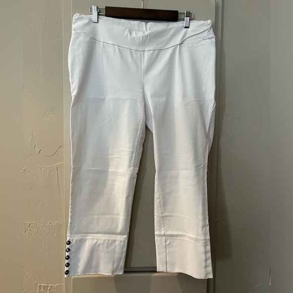 White Capris - Picture 1 of 5